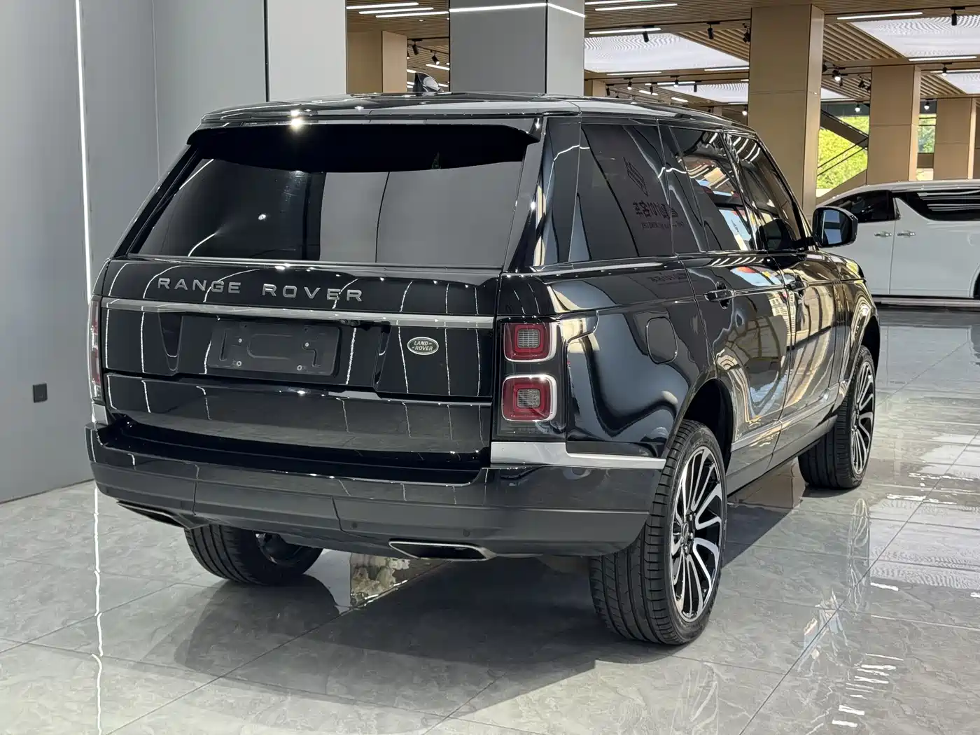 Land Rover Range Rover 2018 3.0 SC V6 Golden Age Edition фото 4