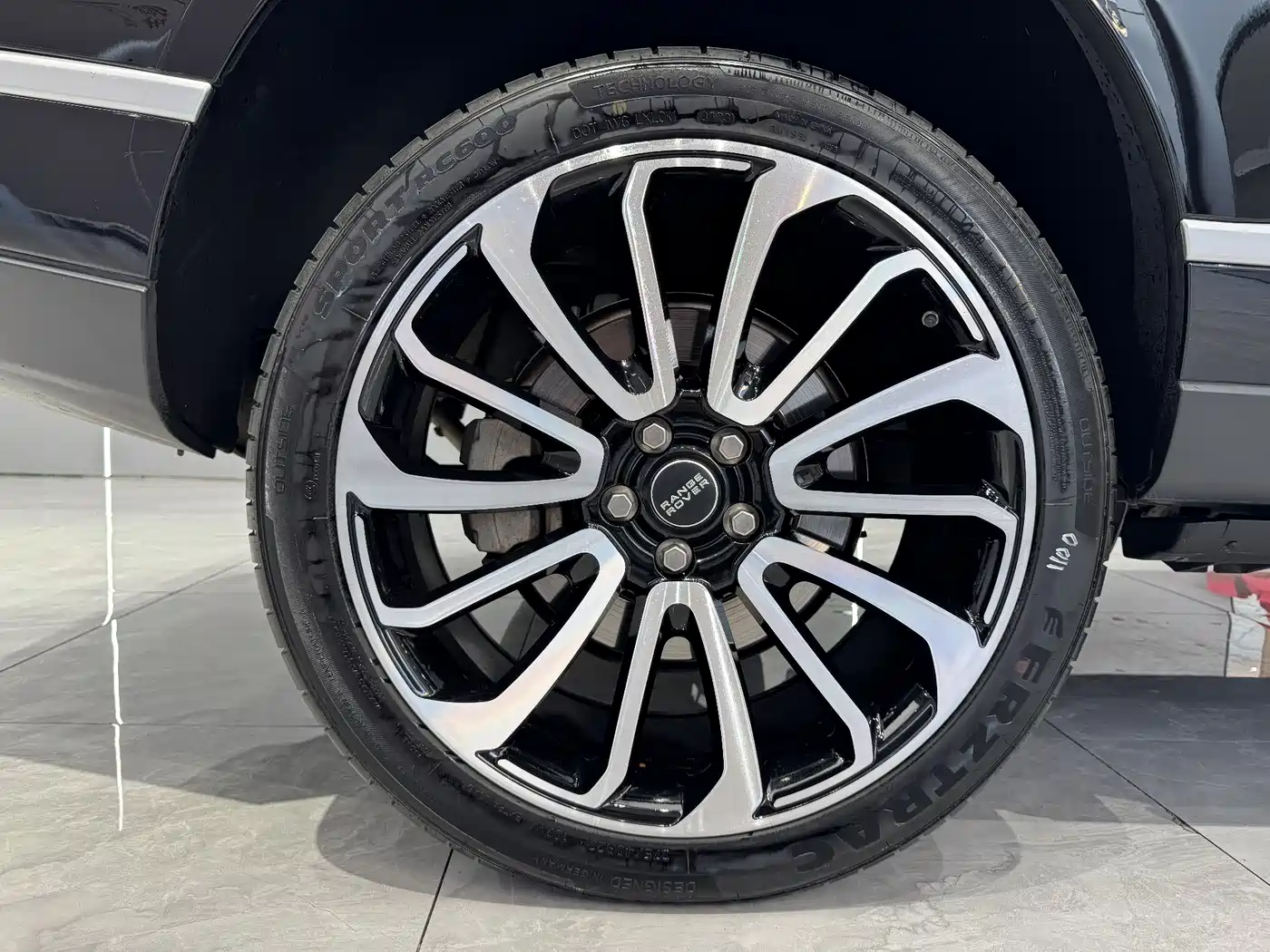 Land Rover Range Rover 2018 3.0 SC V6 Golden Age Edition фото 33