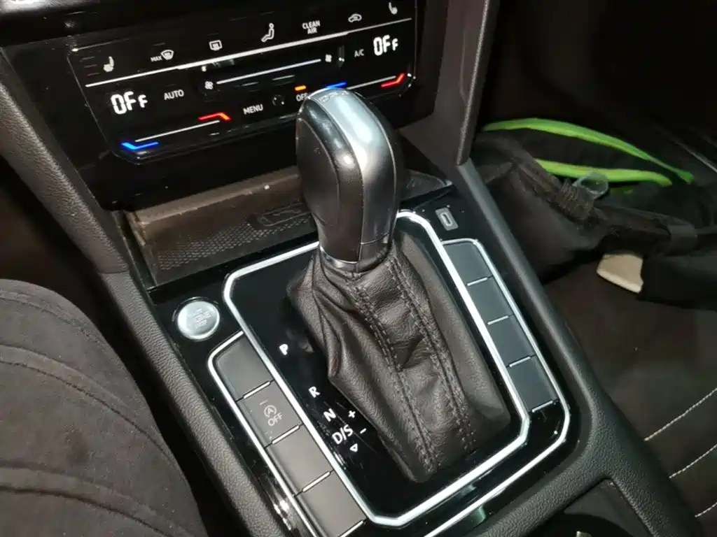 Volkswagen Magotan 2020 330TSI DSG Luxury фото 14