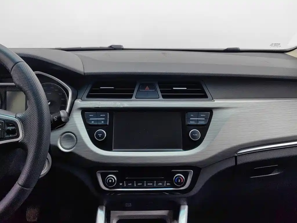 Фото 12 - Geely Vision X3