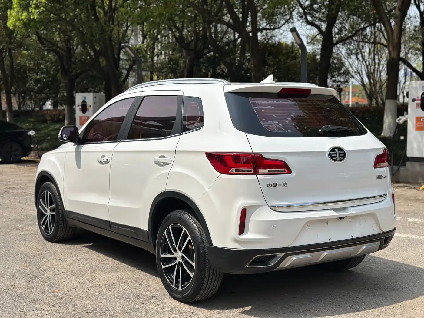 Besturn X40 2018 2018 Internet Celebrity Edition 1.6L Automatic Luxury