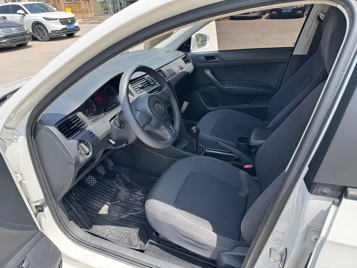 Volkswagen Santana 2015 1.4L Manual Trend Edition фото 4