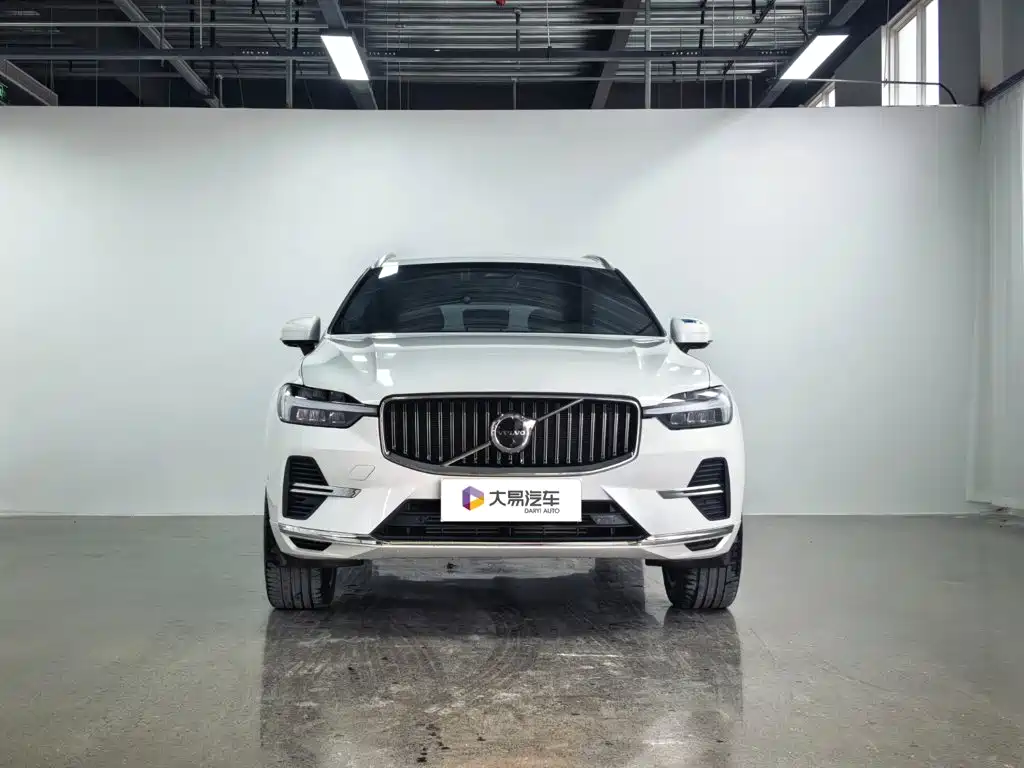 2025 Volvo XC60 Plug-in Hybrid