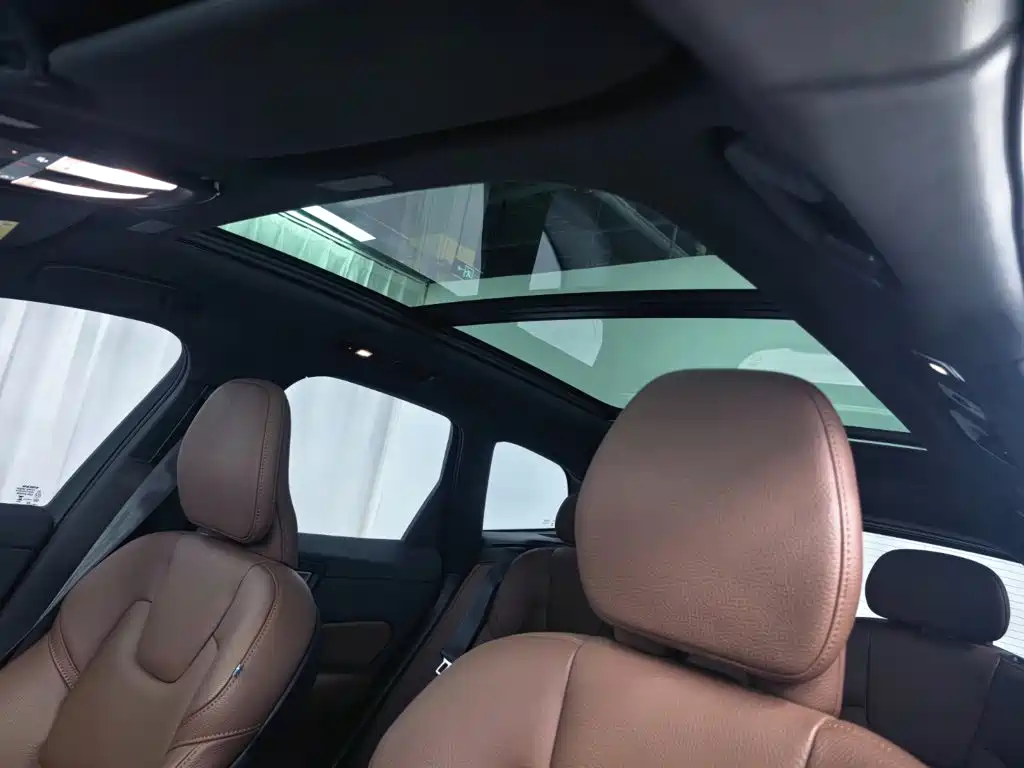 Volvo XC60 Plug-in Hybrid 2025 2025 Plug-in Hybrid Long Range AWD Zhiyuan Sport Edition