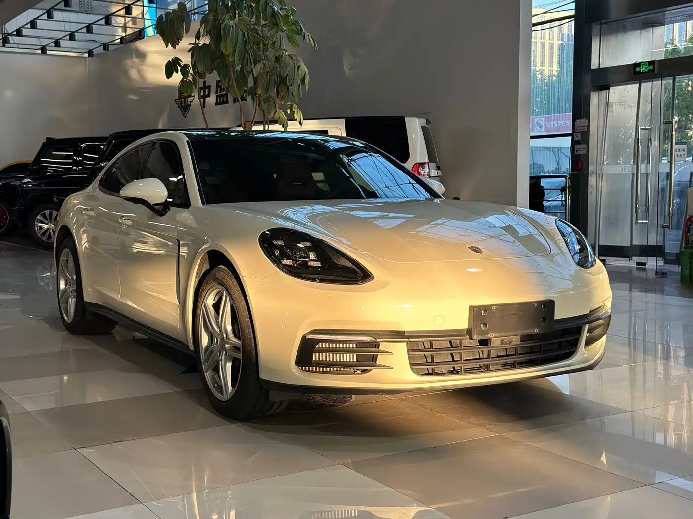 Porsche Panamera 2019 Panamera 2.9T фото 2
