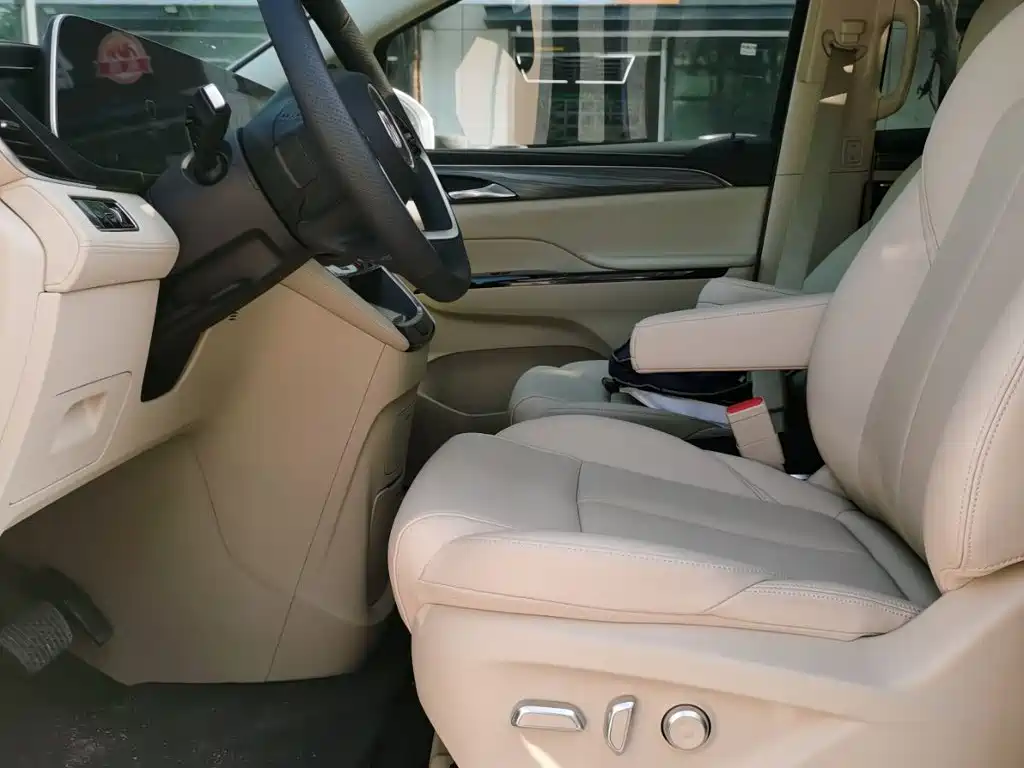 Buick GL8 New Energy 2026 2025 Landlux Smart Edition 7-seater