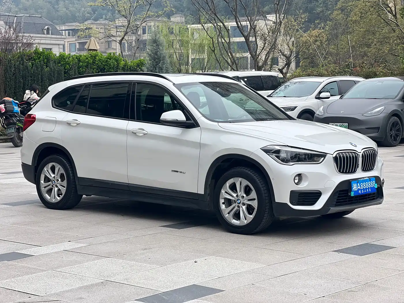 BMW X1 2016 sDrive18Li Premium Model фото 3