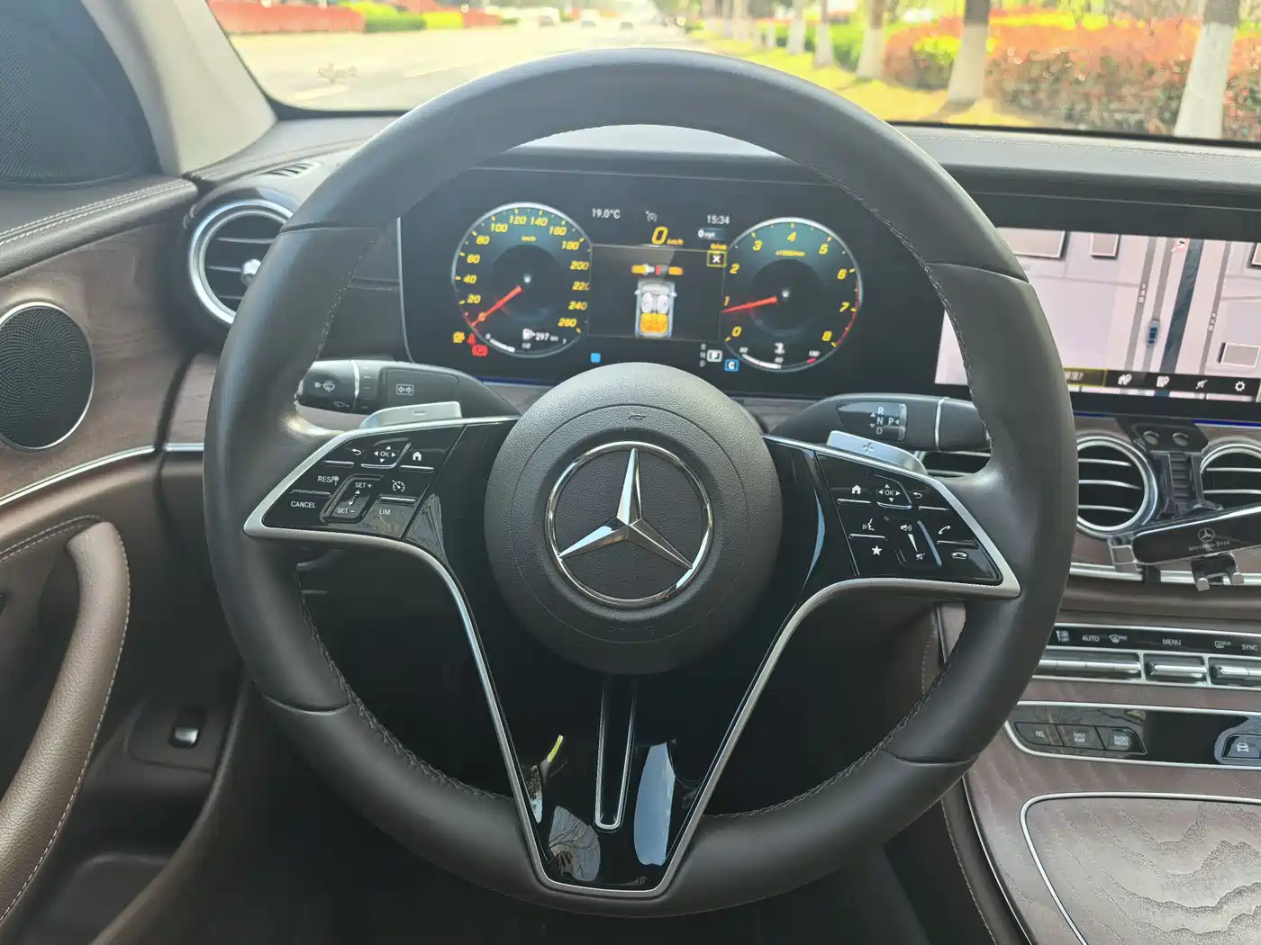 Mercedes-Benz E-Class 2023 E 300 L Fashion фото 11