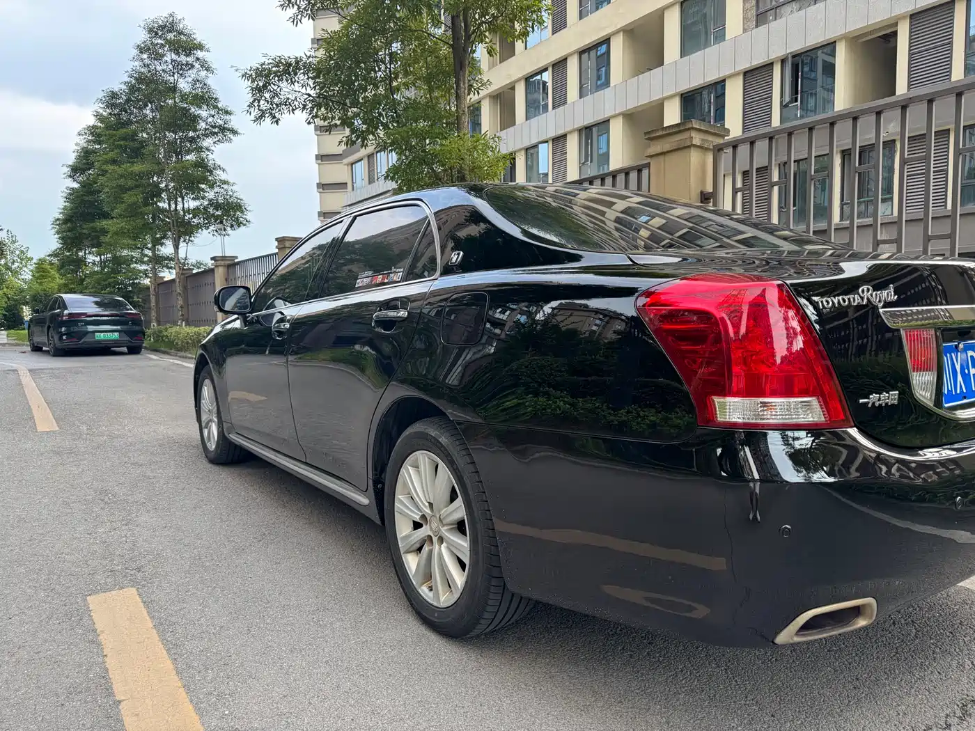 Фото 2 - Toyota Crown