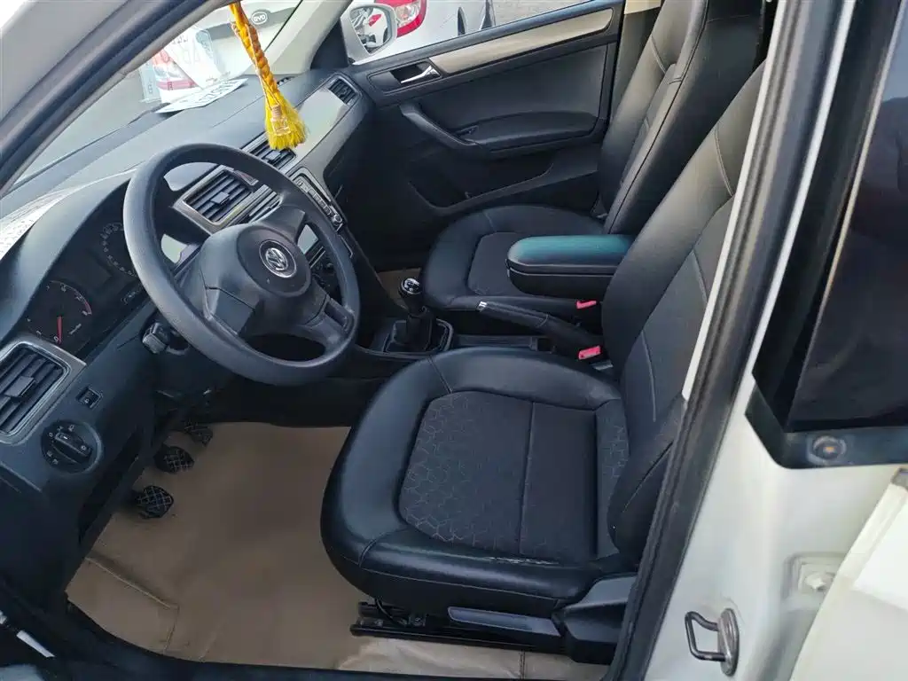 Volkswagen Santana 2013 1.6L Manual Comfort Edition фото 11