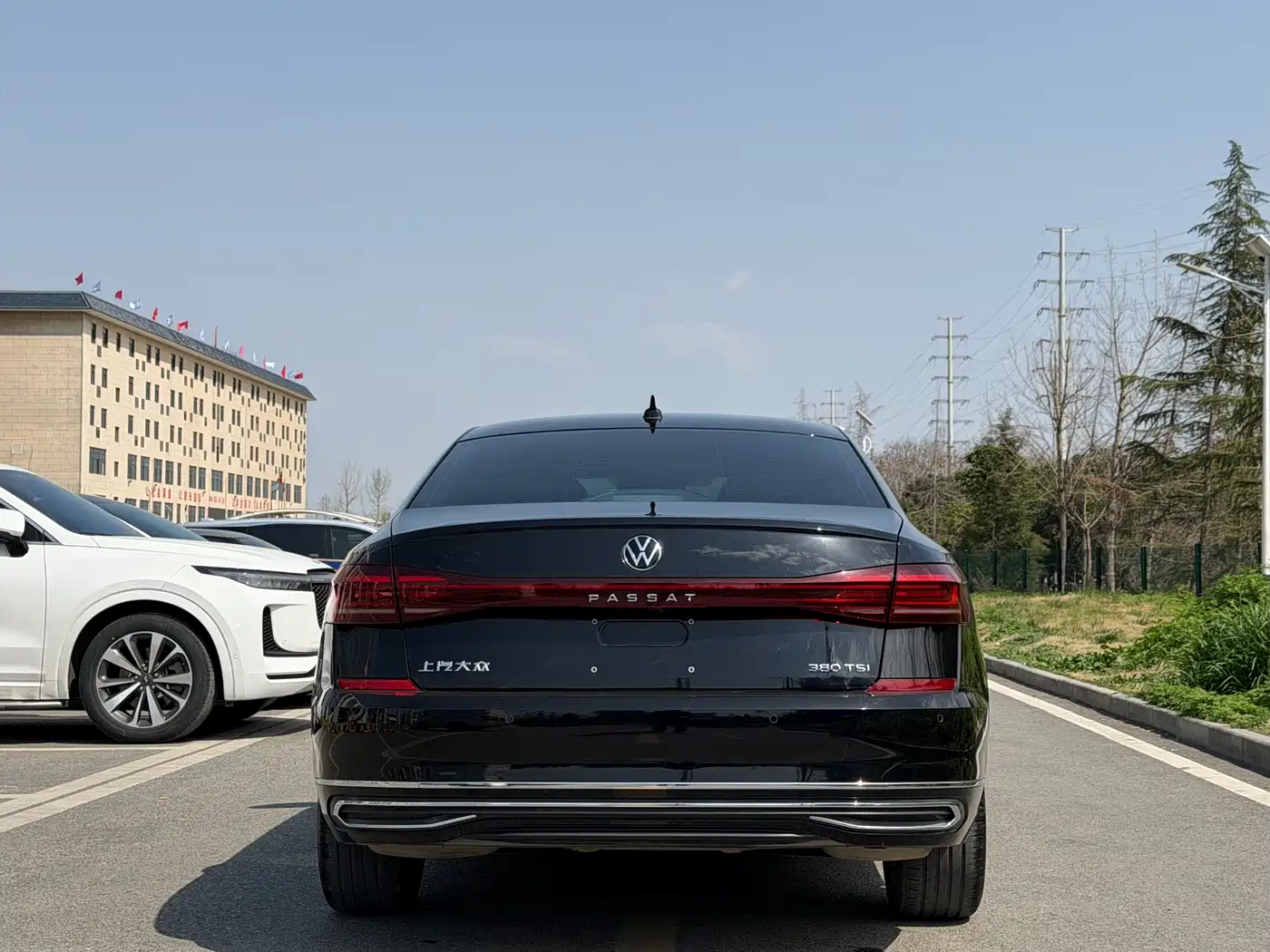 Volkswagen Passat 2024 380TSI Starlight Luxury Edition фото 5