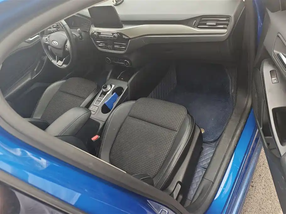 FORD FOX