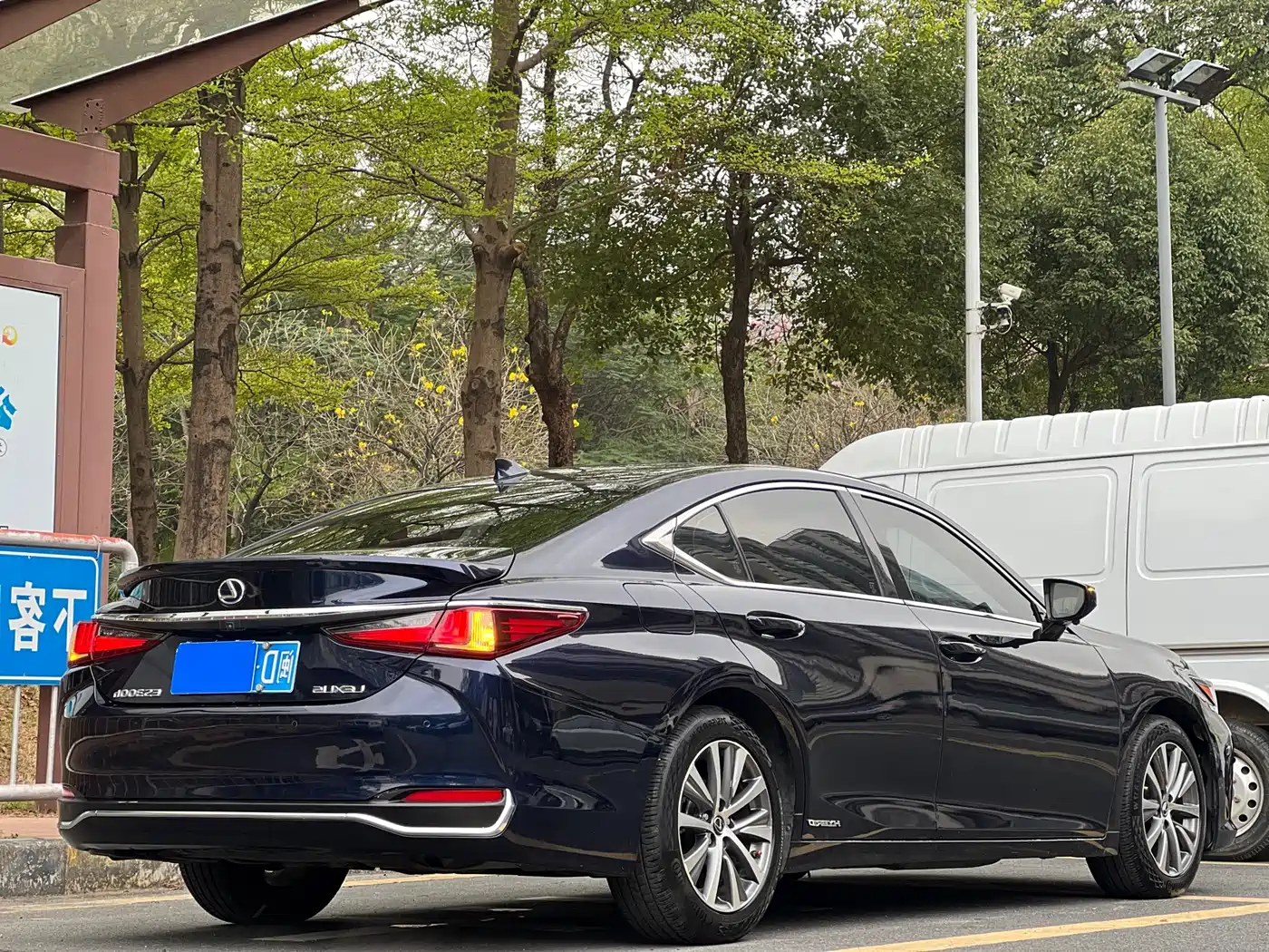 Lexus ES 2018 300h Excellence Edition China V фото 21