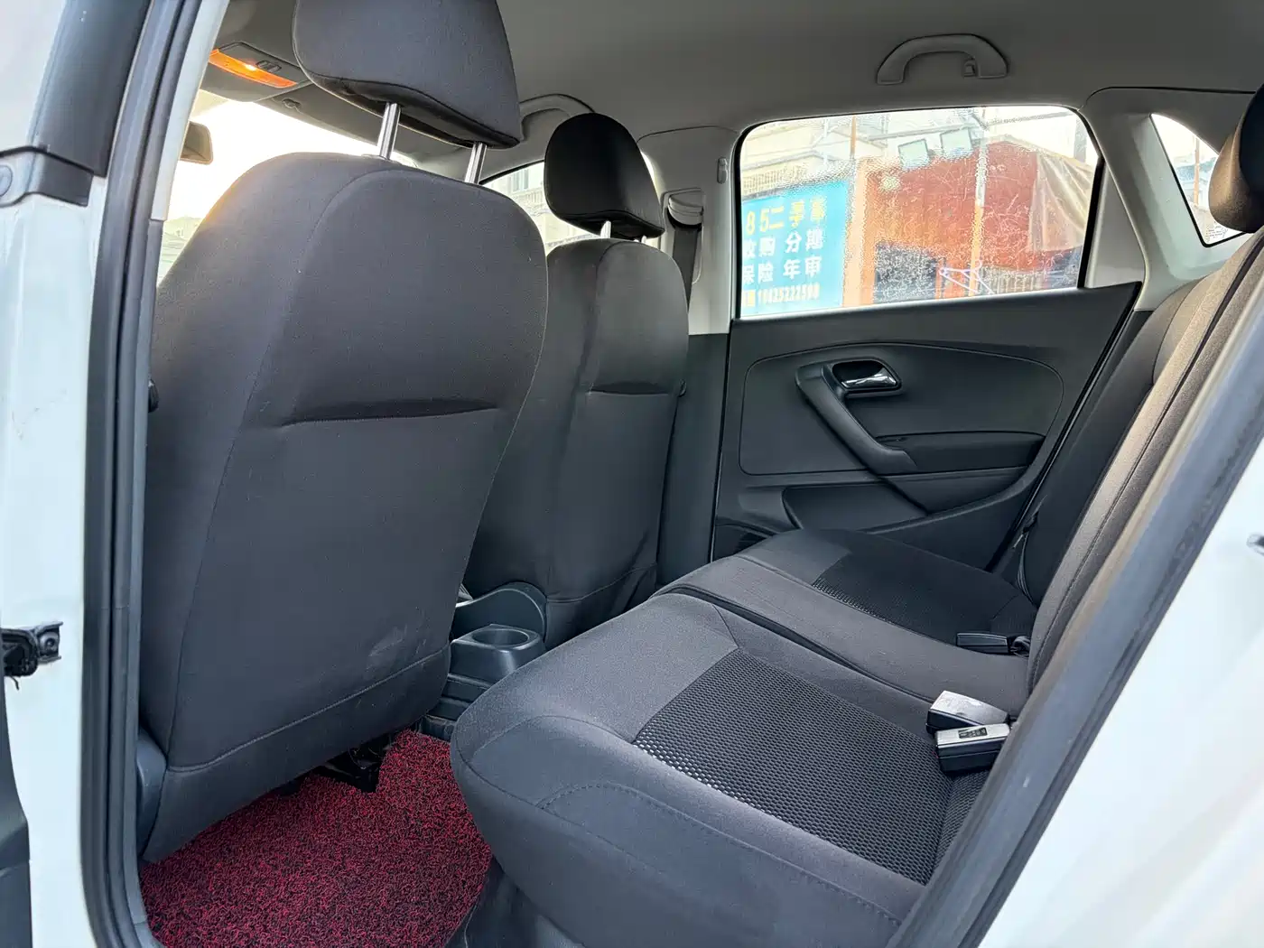 Volkswagen Polo 2011 1.4L Automatic Style Edition фото 9