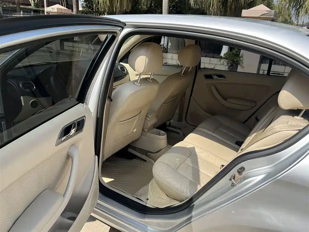 Volkswagen Lavida 2008 1.6L Automatic Elegance Edition фото 6