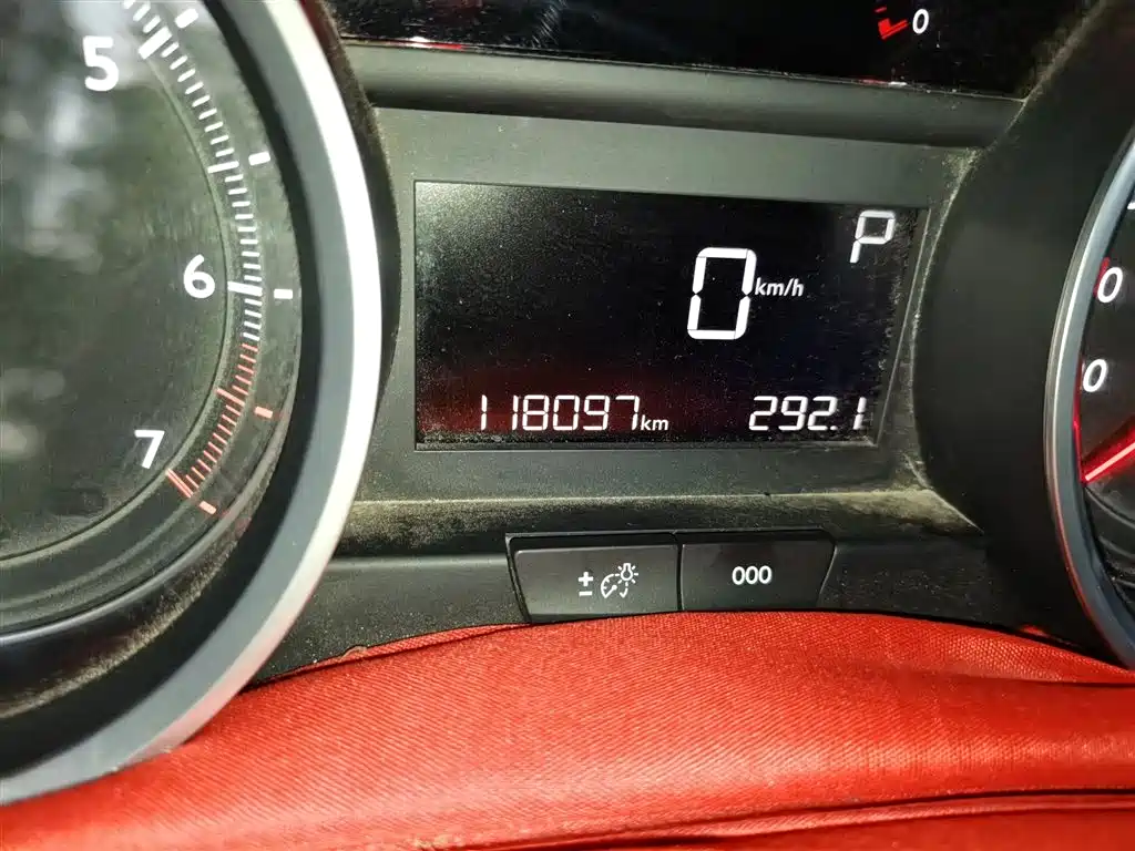 Peugeot 408 2014 1.8L Automatic Luxury Edition фото 5