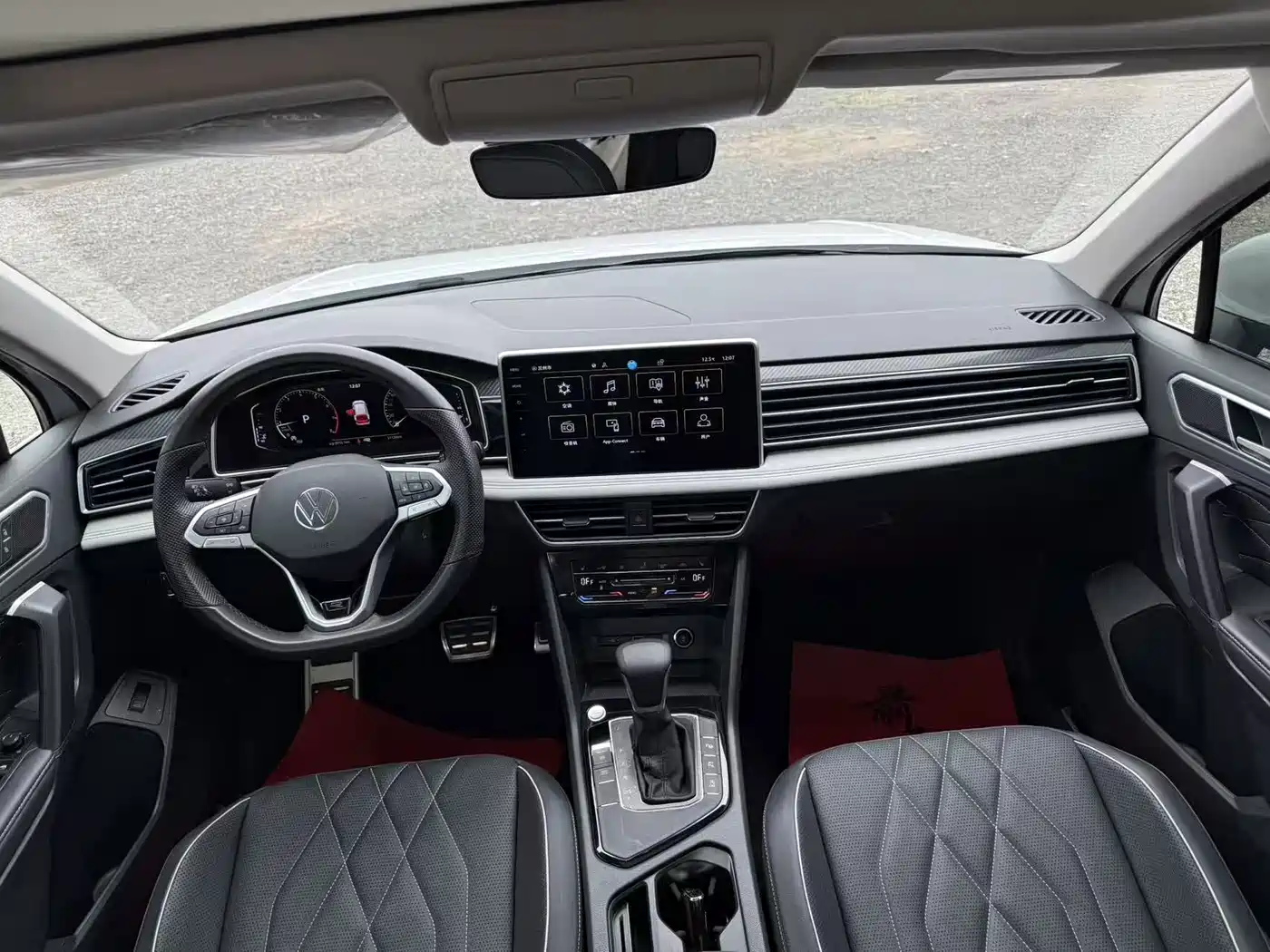 Volkswagen Tiguan L 2024 330TSI Automatic 2WD R-Line Premium Enjoyment Edition фото 10