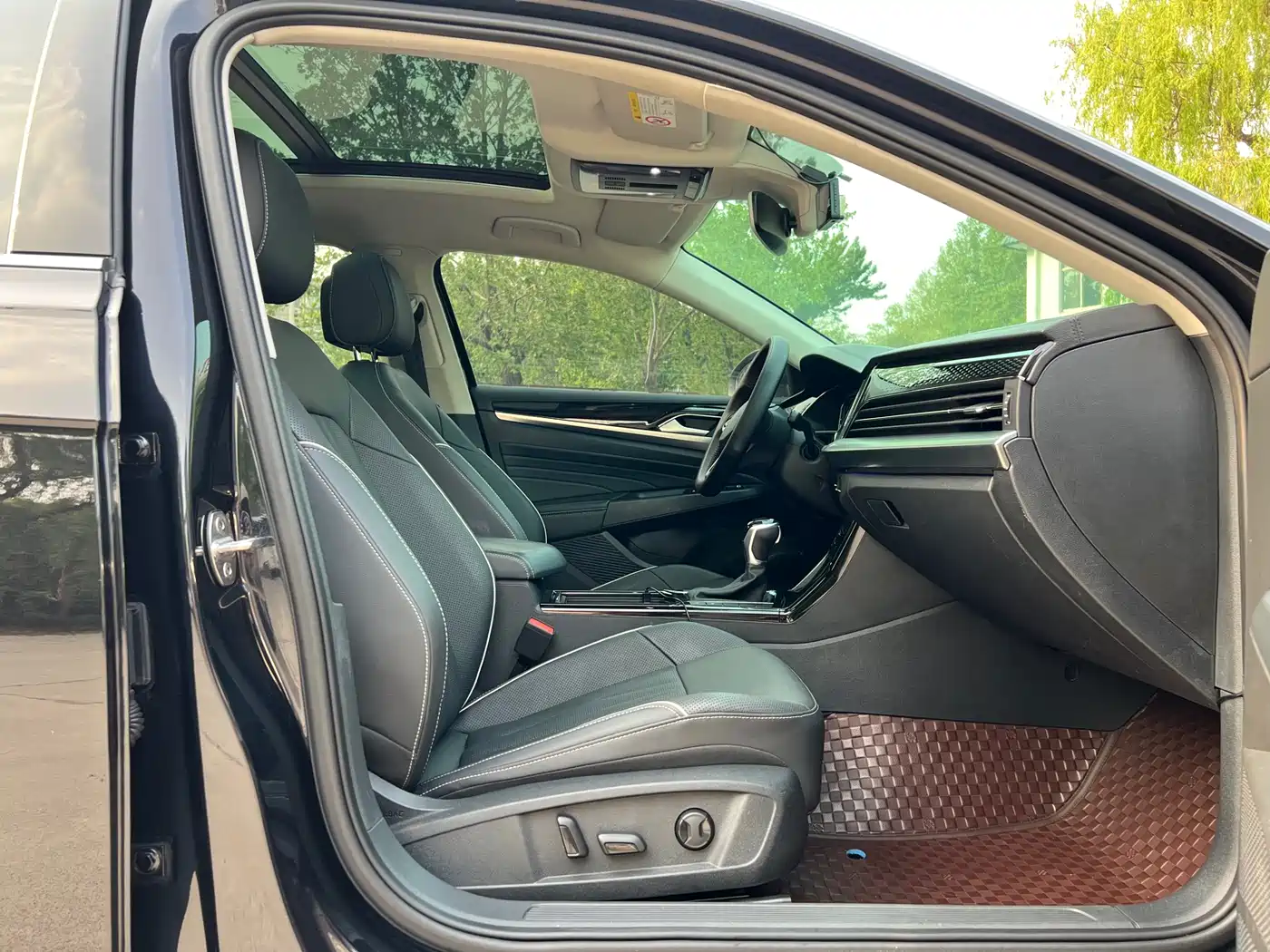 Volkswagen Passat 2022 330TSI Starlight Luxury Edition фото 20