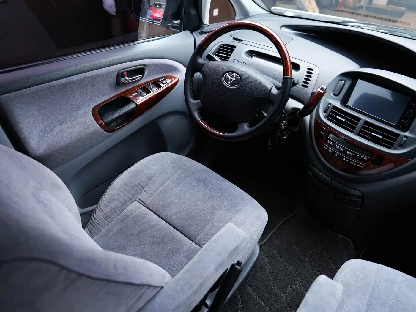 Toyota Previa фото 20
