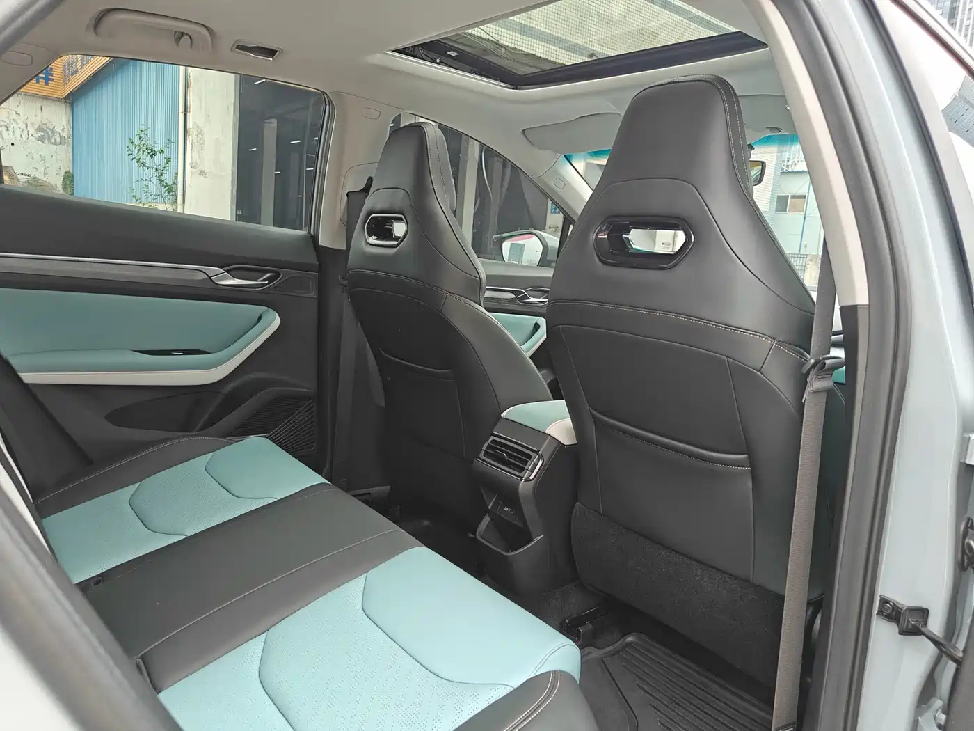 Geely Emgrand S 2022 2022 1.4T CVT Crossover Player