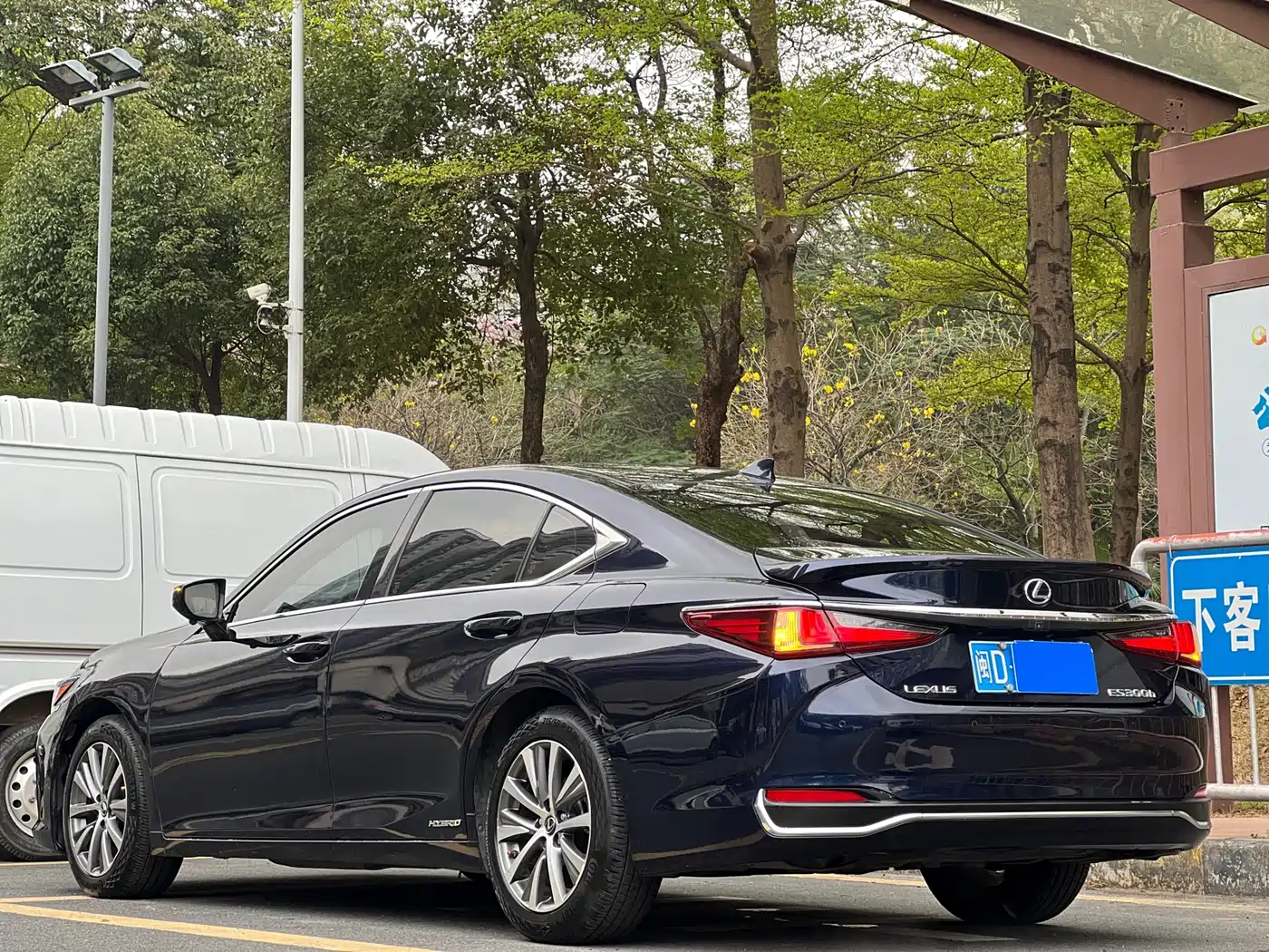 Lexus ES 2018 300h Excellence Edition China V фото 20