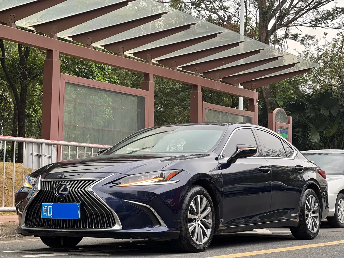 Lexus ES 2018 300h Excellence Edition China V фото 22