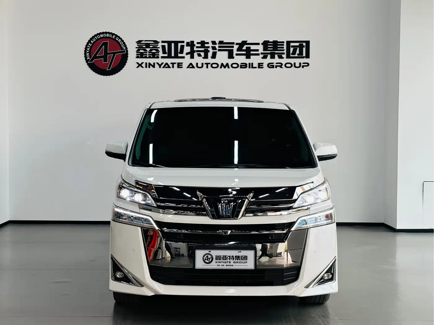Toyota Vellfire 2021 Crown Hybrid 2.5L HV Premium Edition фото 4