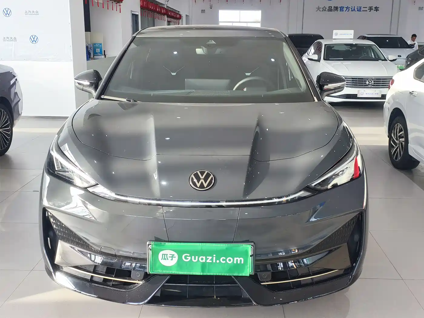 VOLKSWAGEN WITH THE CROWD 06