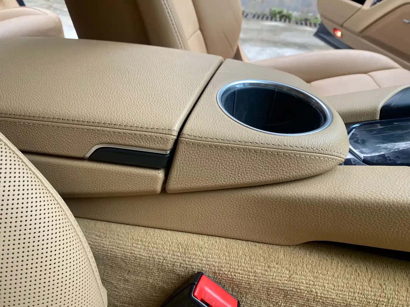 Porsche Panamera 2010 Panamera 4 3.6L фото 35