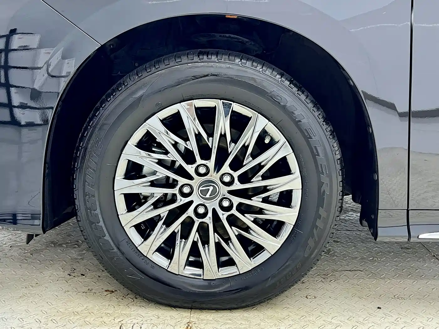 Фото 41 - Lexus LM