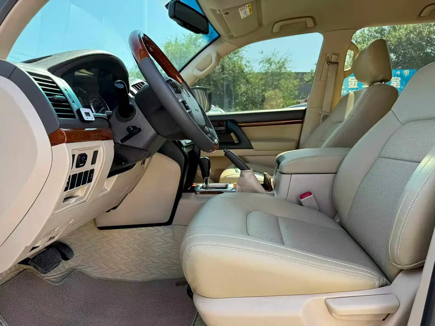 Toyota Land Cruiser (Import) 2015 2015 4.0L V6 Middle East Low Configuration Edition