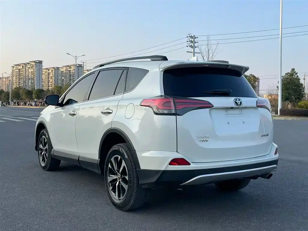Toyota RAV4 Rongfang 2016 2.0L CVT 2WD Smart (China V) фото 5