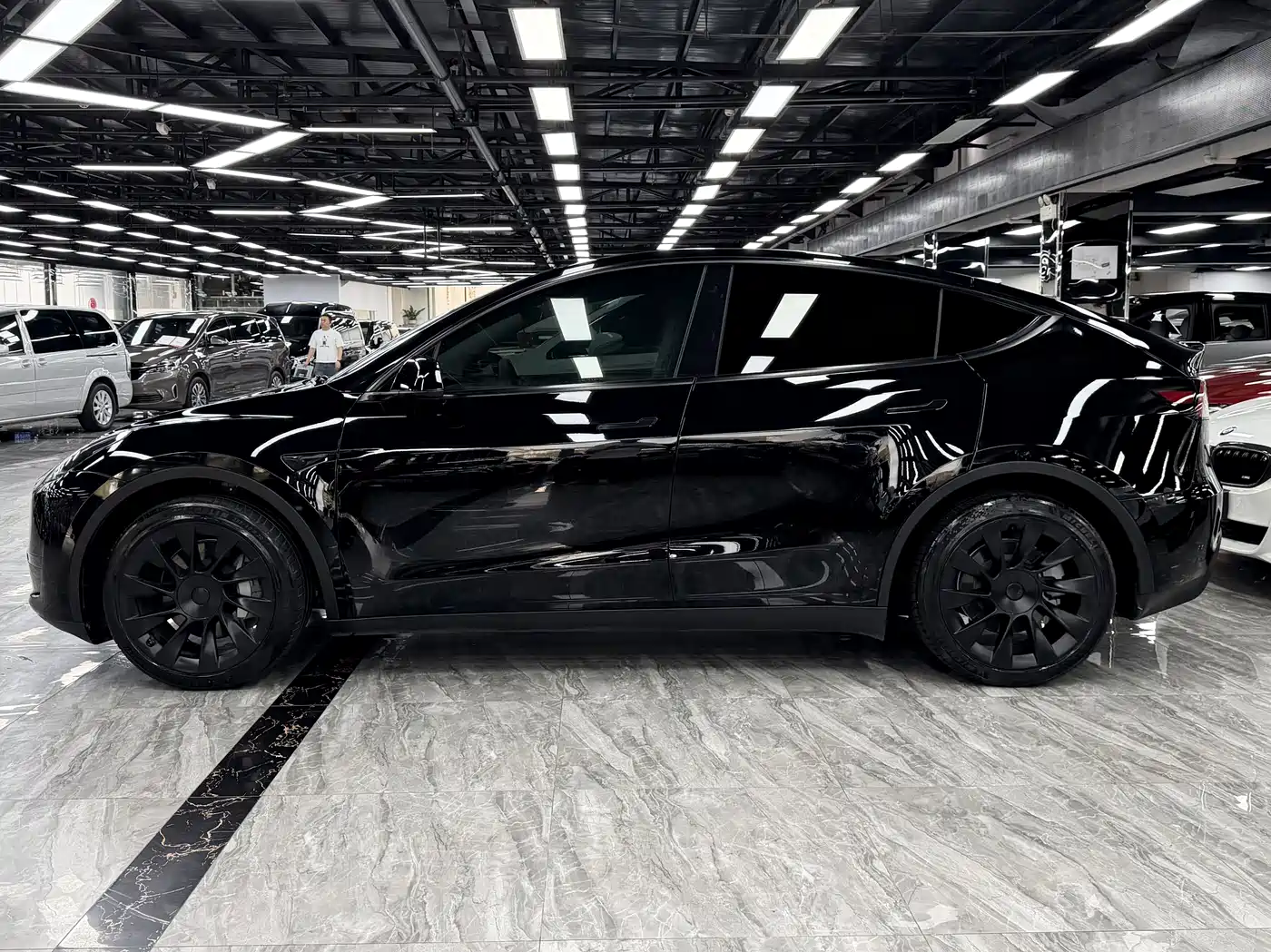 TESLA MODEL Y