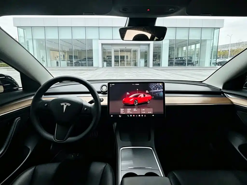 Фото 7 - Tesla Model 3