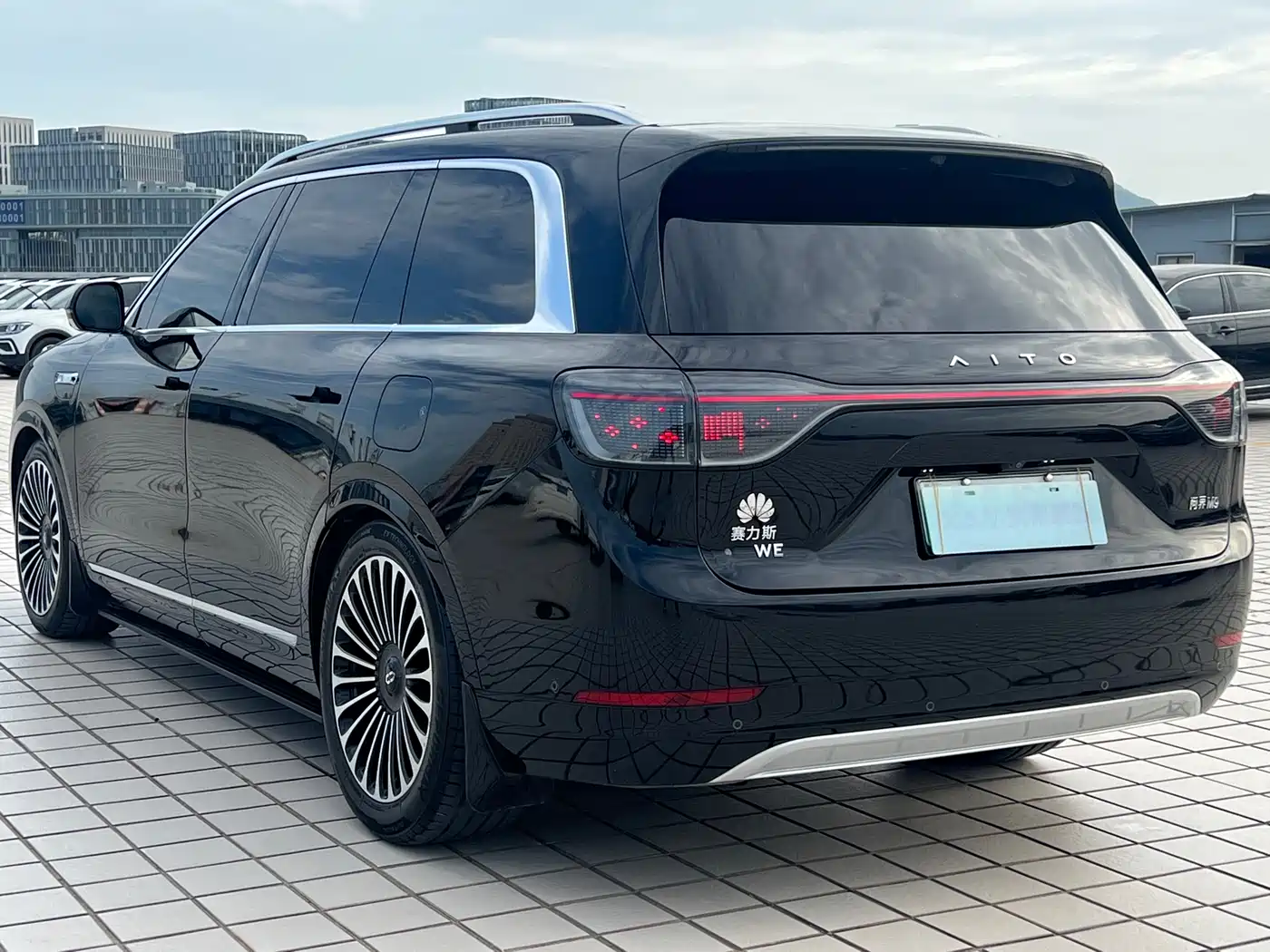 AITO Wenjie AITO M9 2024 Range Extender Max Edition 42kWh 6-seater фото 4