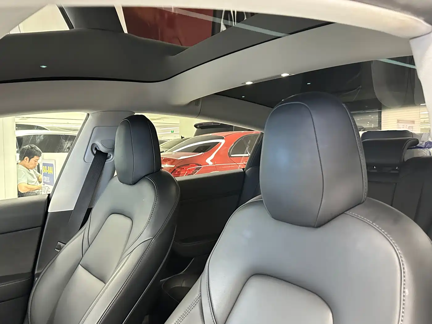 Фото 11 - Tesla Model 3