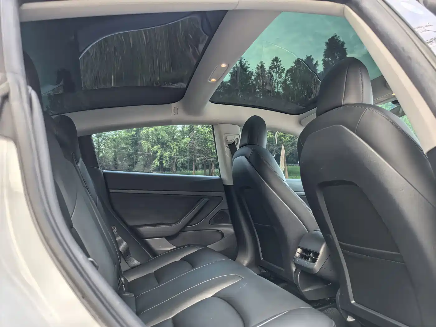 Photo 10 - Tesla Model 3