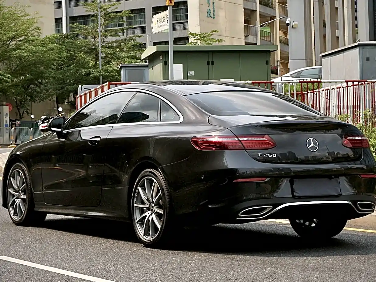 MERCEDES-BENZ E CLASS