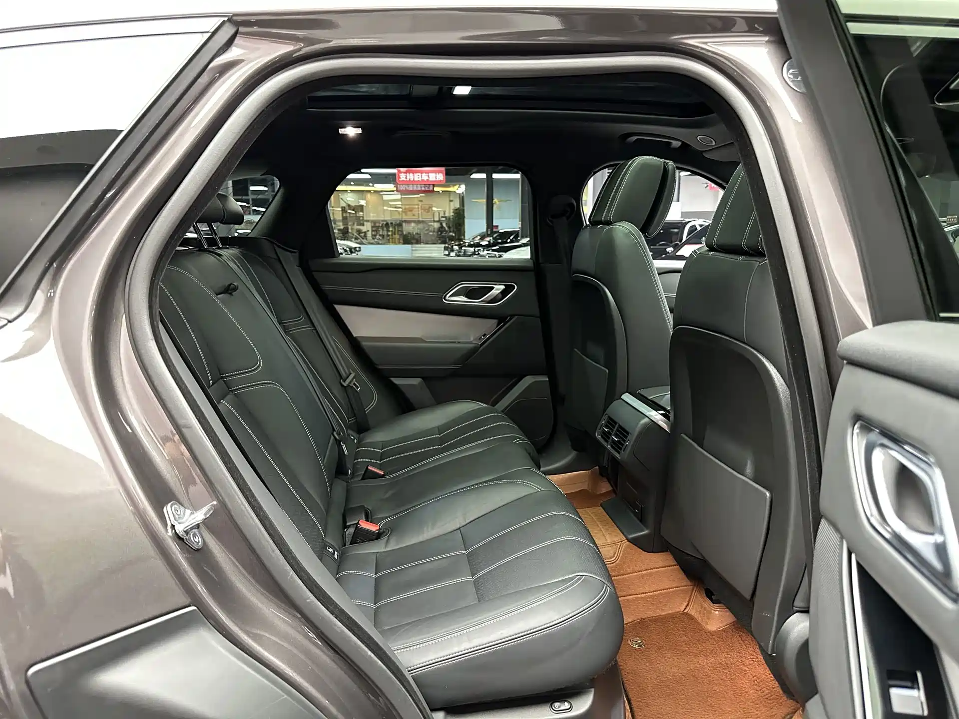 Фото 7 - Land Rover Range Rover Velar