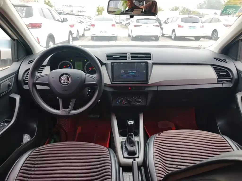 Škoda Fabia 2019 2017 1.4L Auto Car Enjoy Edition