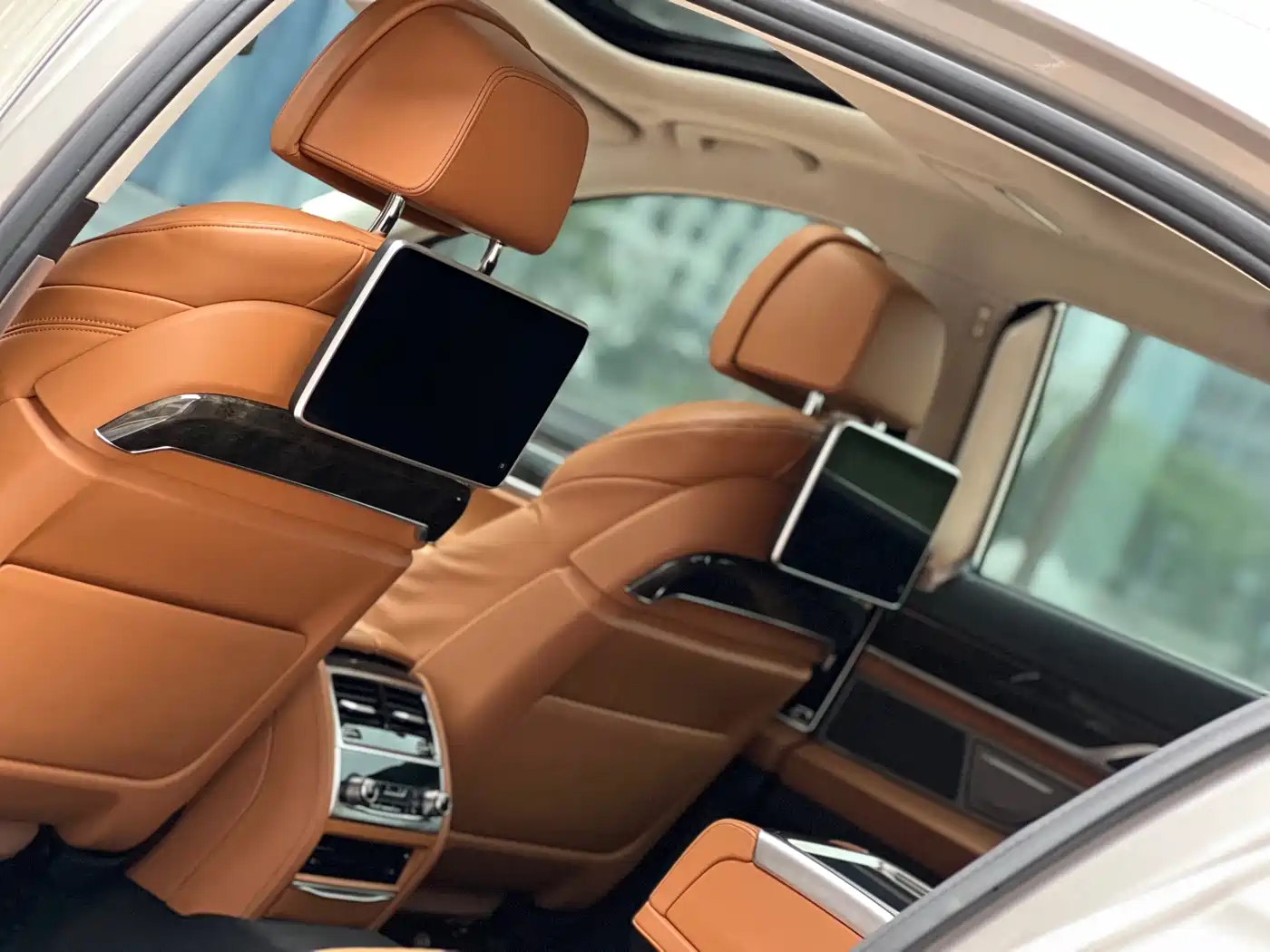 BMW 7 Series 2016 740Li Leading Edition фото 6