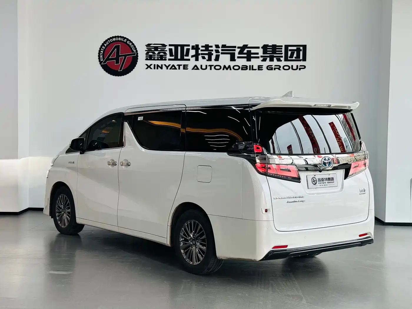 Toyota Vellfire 2021 Crown Hybrid 2.5L HV Premium Edition фото 6