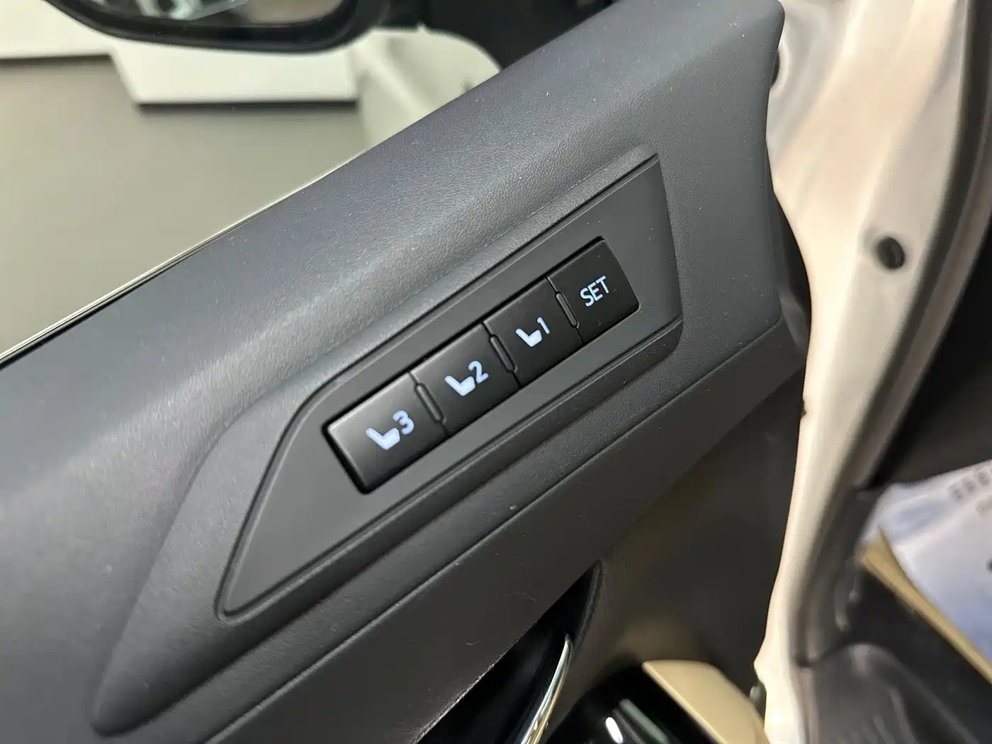 Toyota Vellfire 2021 Crown Hybrid 2.5L HV Premium Edition фото 8