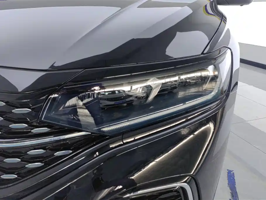 Volkswagen Passat 2024 380TSI Starlight Dragon Soaring Edition фото 5