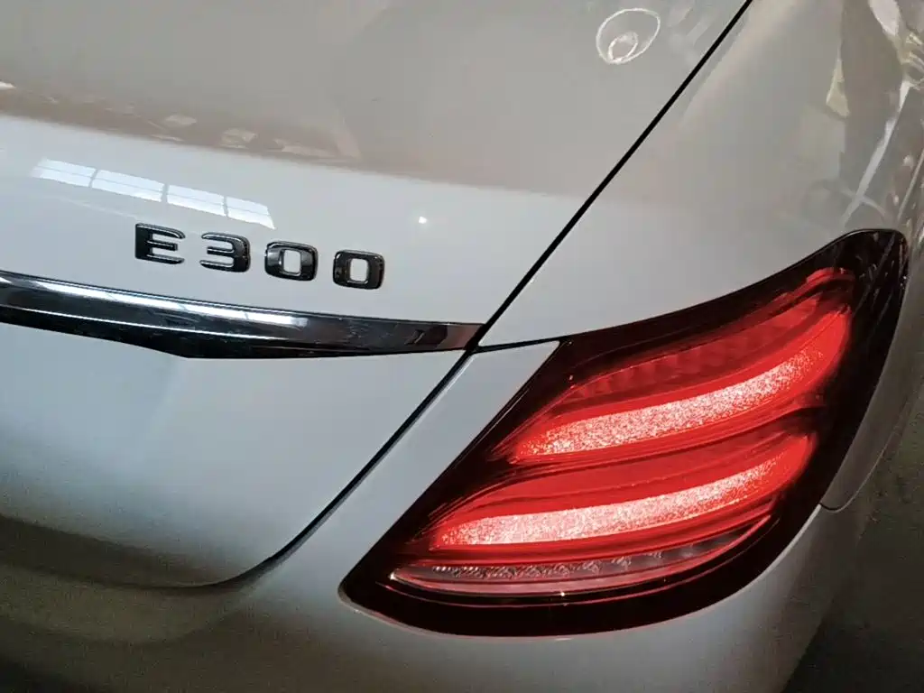 Фото 8 - Mercedes-Benz E-Class
