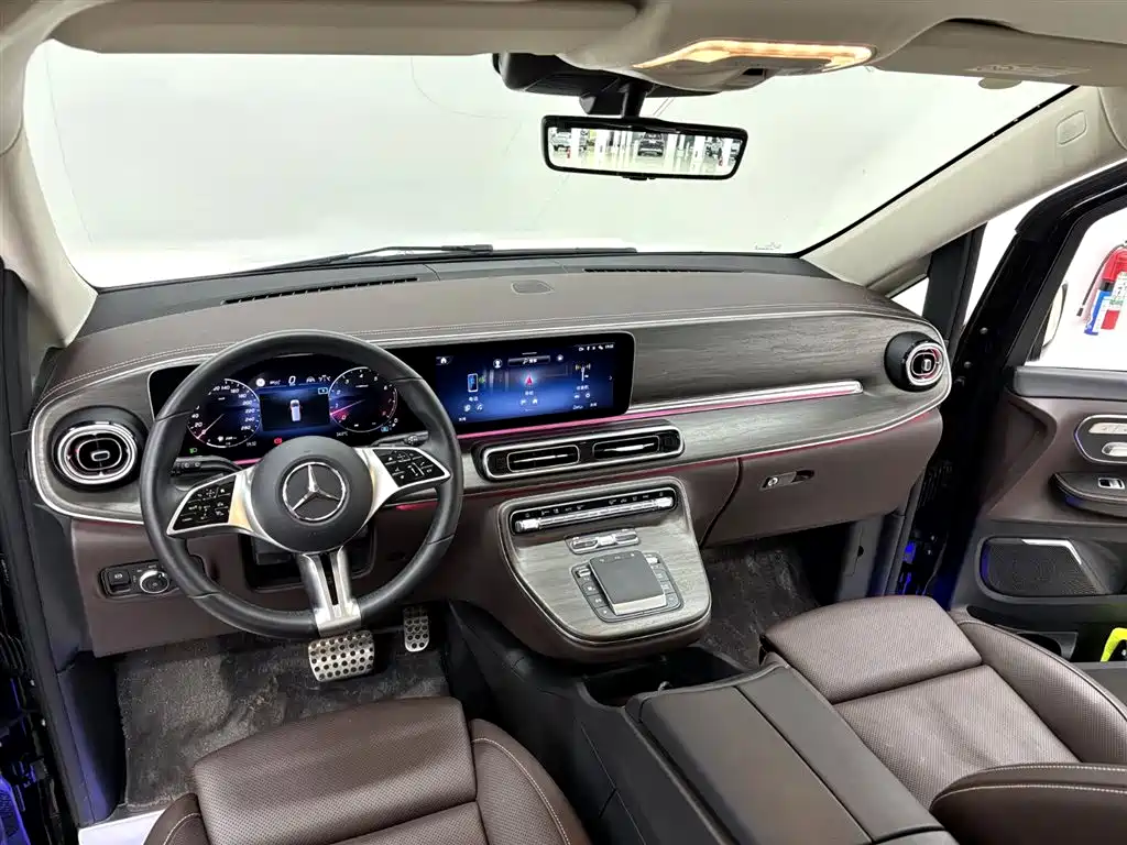Mercedes-Benz V-Class 2024 V 300 L Long Wheelbase Luxury Edition фото 12