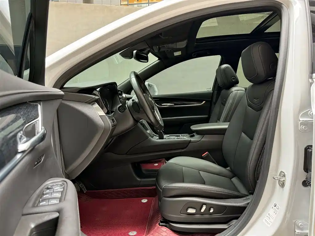 CADILLAC XT5