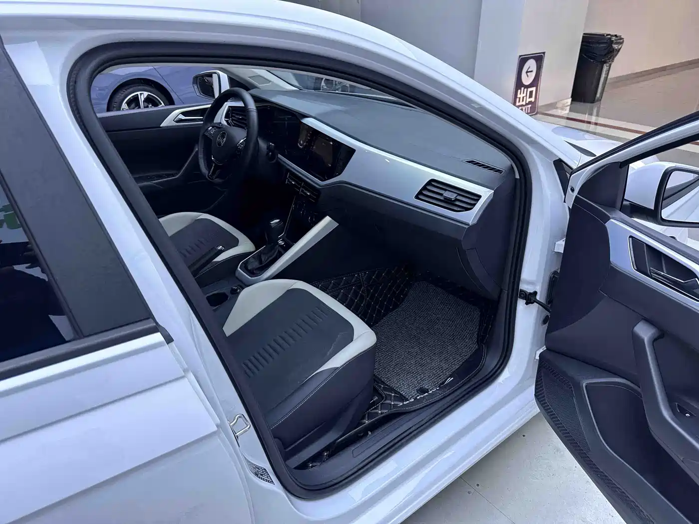 Volkswagen Polo 2024 2023 Facelift Plus 1.5L Auto Chroma Tech Edition