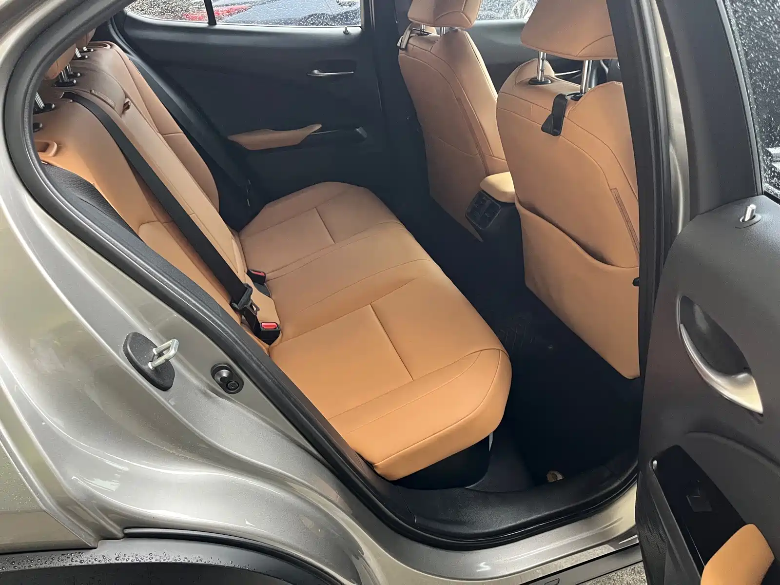Photo 11 - Lexus UX