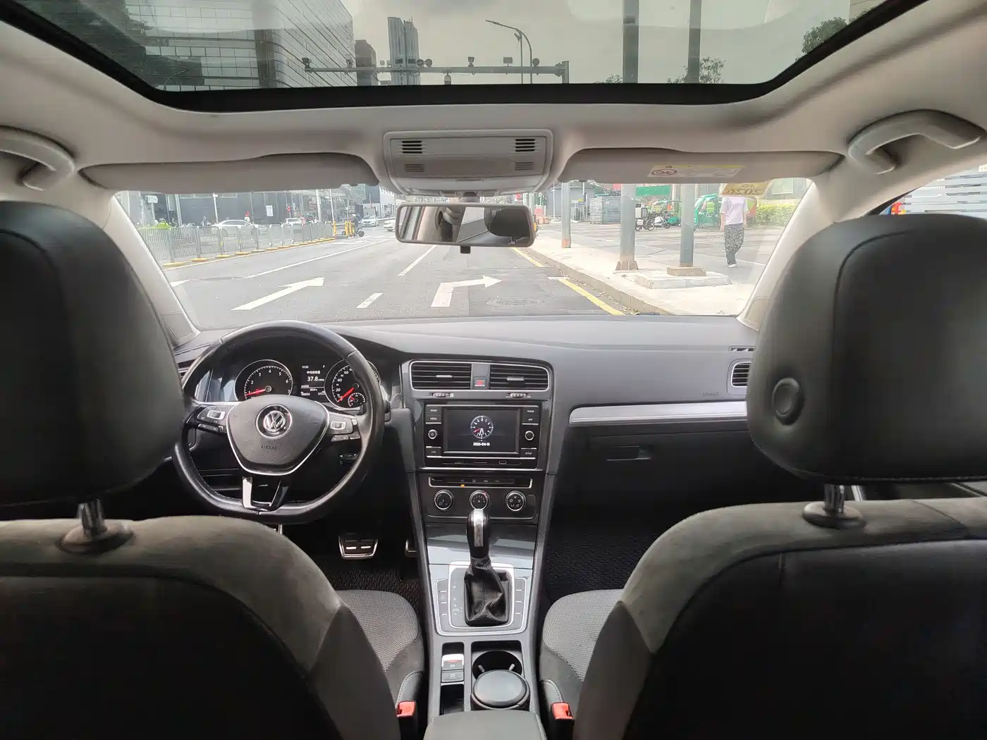 Volkswagen Golf 2018 230TSI Automatic Comfort фото 14